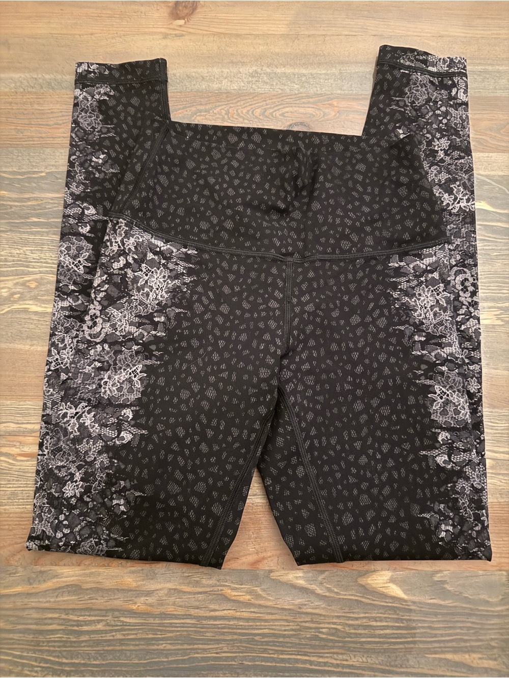 lululemon athletica Black white and Gray lace flower floral Patterned Leggings